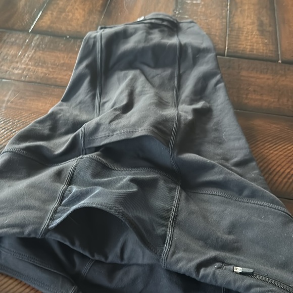 Oiselle Mid Length Pocket Jogger compression shorts- size 8 - Picture 3 of 5